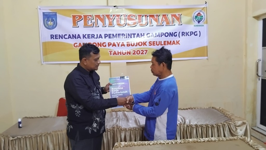 Serah Terima Dokumen RKPG Tahun 2027 kepada Tuha Peut Gampong